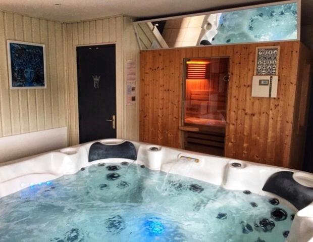 Gite Piscine Jacuzzi Privatises Clos Valentin Freulleville Exteriör bild